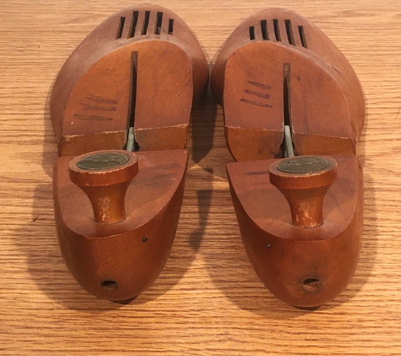 Vintage Florsheim Vented Wooden Shoe Forms / Shoe Tre… - Gem