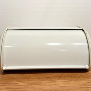 Vintage White Metal Breadbox – Lift Open Lid Kitchen Storage (17" Long)