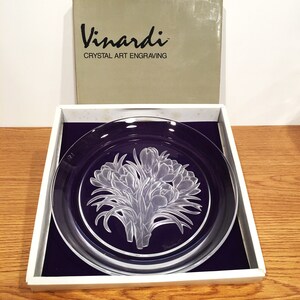 Signed T. Yamamoto VINTAGE VINARDI Crystal Art Engraving on 8 1/4&quot; Heavy Plate With Floral Flowers Engraving - &quot;CROCUS&quot; Flower