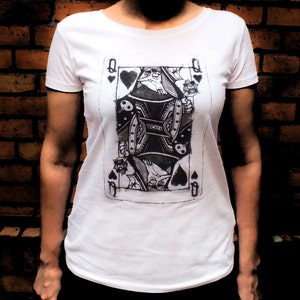 Camiseta Mujer Blanca Reina de Corazones Regular Fit, Regalo Día de la Madre, Halloween, Regalo de Cumpleaños, Regalo de San Valentín