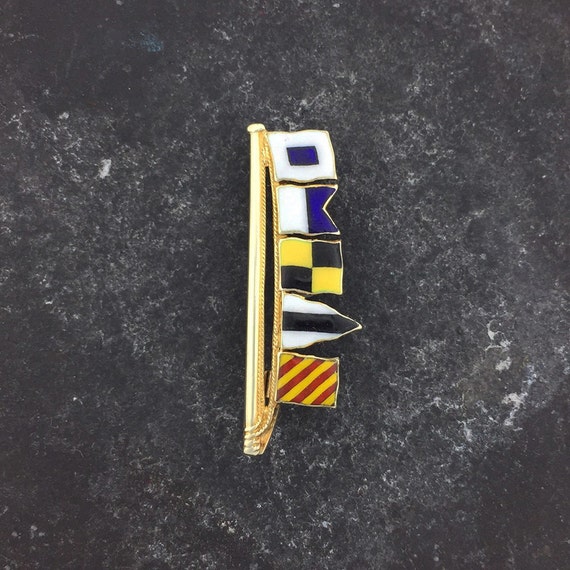 Nautical Brooch. Vintage 9ct gold Nautical Flag Br