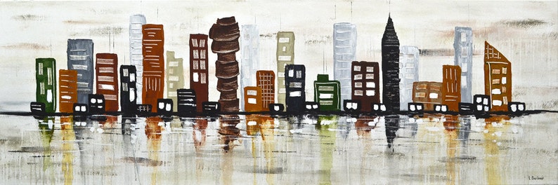 Pu&ograve; includere: Dipinto astratto di uno skyline urbano con edifici in tonalit&agrave; di marrone, grigio e verde riflessi in uno specchio d'acqua. Il dipinto ha uno stile minimalista ed &egrave; realizzato ad acrilico.