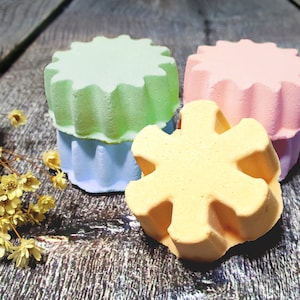 shower steamers, shower bombs, shower steamer gift set, shower bomb gift set, 5 pack shower steamer, shower fizzy, shower fizzer, shower fizzies, eucalyptus shower steamers, essential oil shower steamers