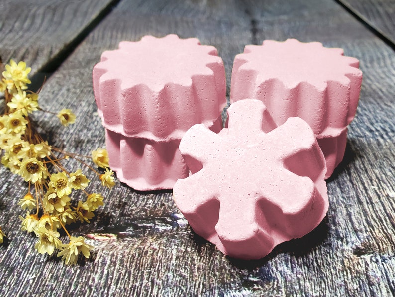 Shower steamers for baby showers, baby shower favors, shower bombs for baby showers, pink shower steamers, pink shower bombs, shower steamer, shower bomb