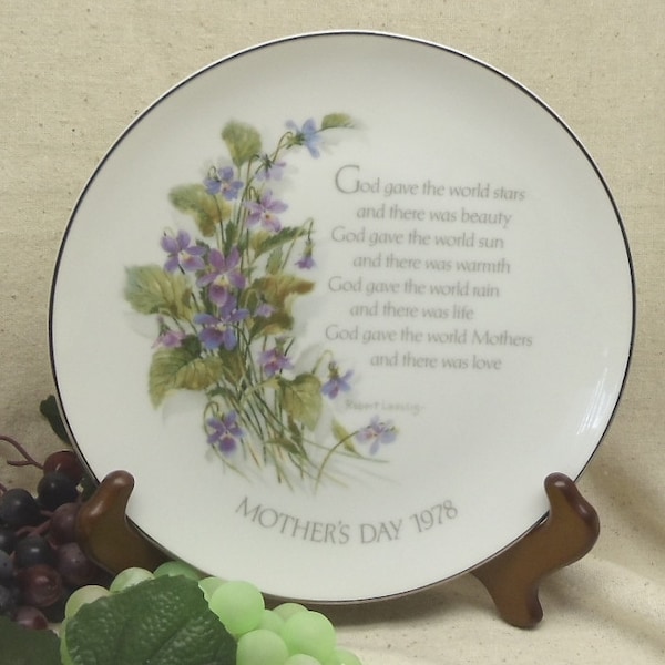 Vintage Collector Mother's Day 1978 Plate, Genuine Porcelain,Purple Violets,Robert Laessig In Original Display Box,#VB7047