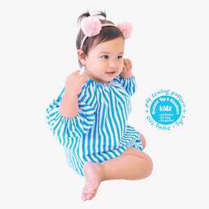 Könnte beinhalten: Ein blaues und weiß gestreiftes Baby-Bodysuit mit einem Rüschenkragen. Der Bodysuit wird von einem Baby mit einem rosa Stirnband mit flauschigen Bommeln getragen. Das Bild enthält einen blauen Kreis mit dem Text "Pdf sewing pattern Peasant Top & Bloomers kidz size 0mths - 5yrs".