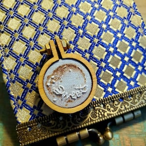 Zoet - teensy miniatuur borduurhoepel ketting