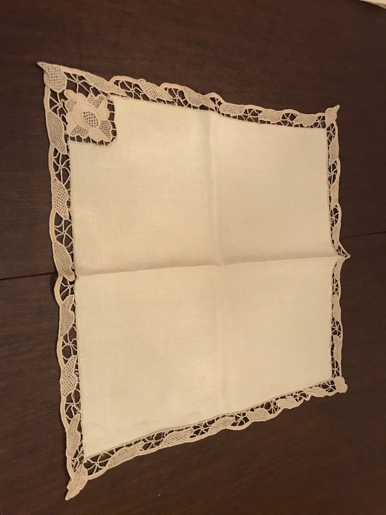 Vintage 1960/'s or Earlier 6 Linen Table Napkins with Lace trim Never Used