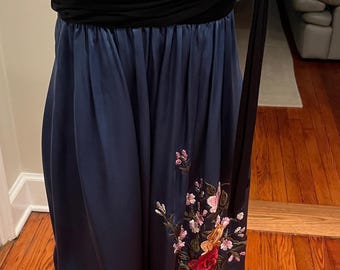 Vintage BCBG Maxazria Silk Midi Dress Embroidered Flowers Bubble Hemline Size 2