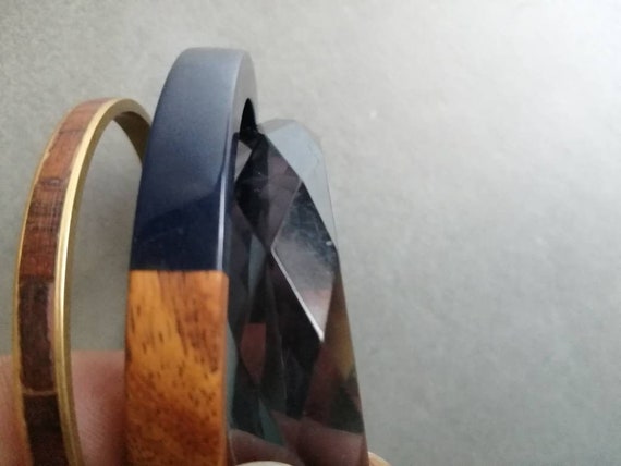 Three vintage bangles - changing colour lucite, a… - image 6