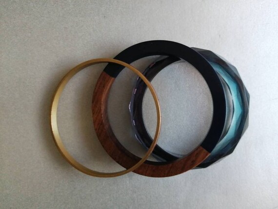 Three vintage bangles - changing colour lucite, a… - image 5