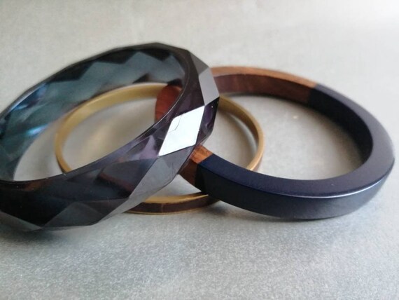 Three vintage bangles - changing colour lucite, a… - image 8