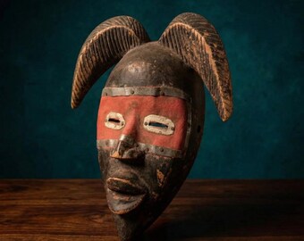 アンティークのグルン族の堅木製民族マスク、ネパールの部族芸術