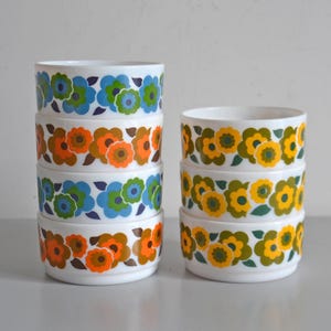 Set of vintage bowls Arcopal France LOTUS floral pattern