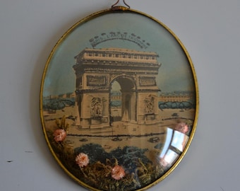 El Arco del Triunfo de París, medallón con marco de cristal curvado