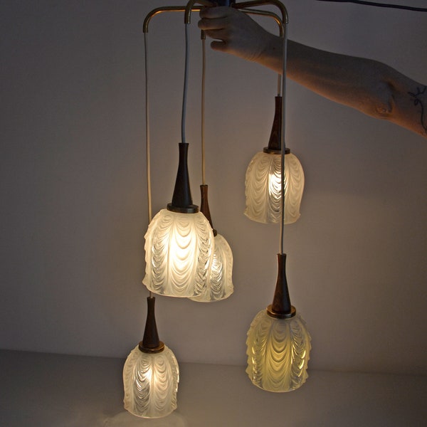 Lustre cascade vintage, suspension scandinave en teck, en metal et verre opaline blanc