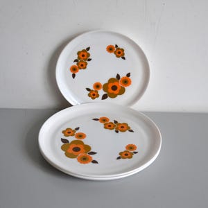 Vintage plates ARCOPAL orange lotus flower pattern 70s