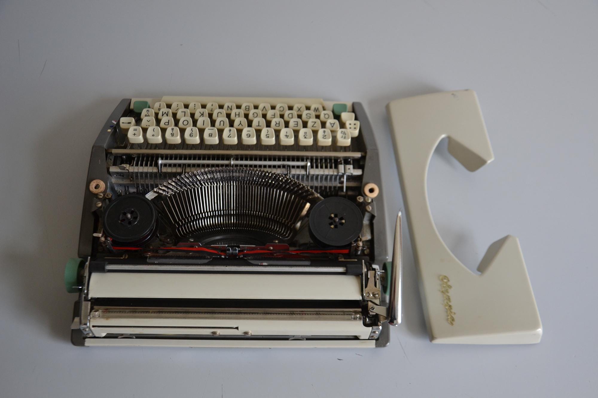 ヴィンテージ OLYMPIA タイプライター、60 年代のオフィス装飾 - Etsy 日本