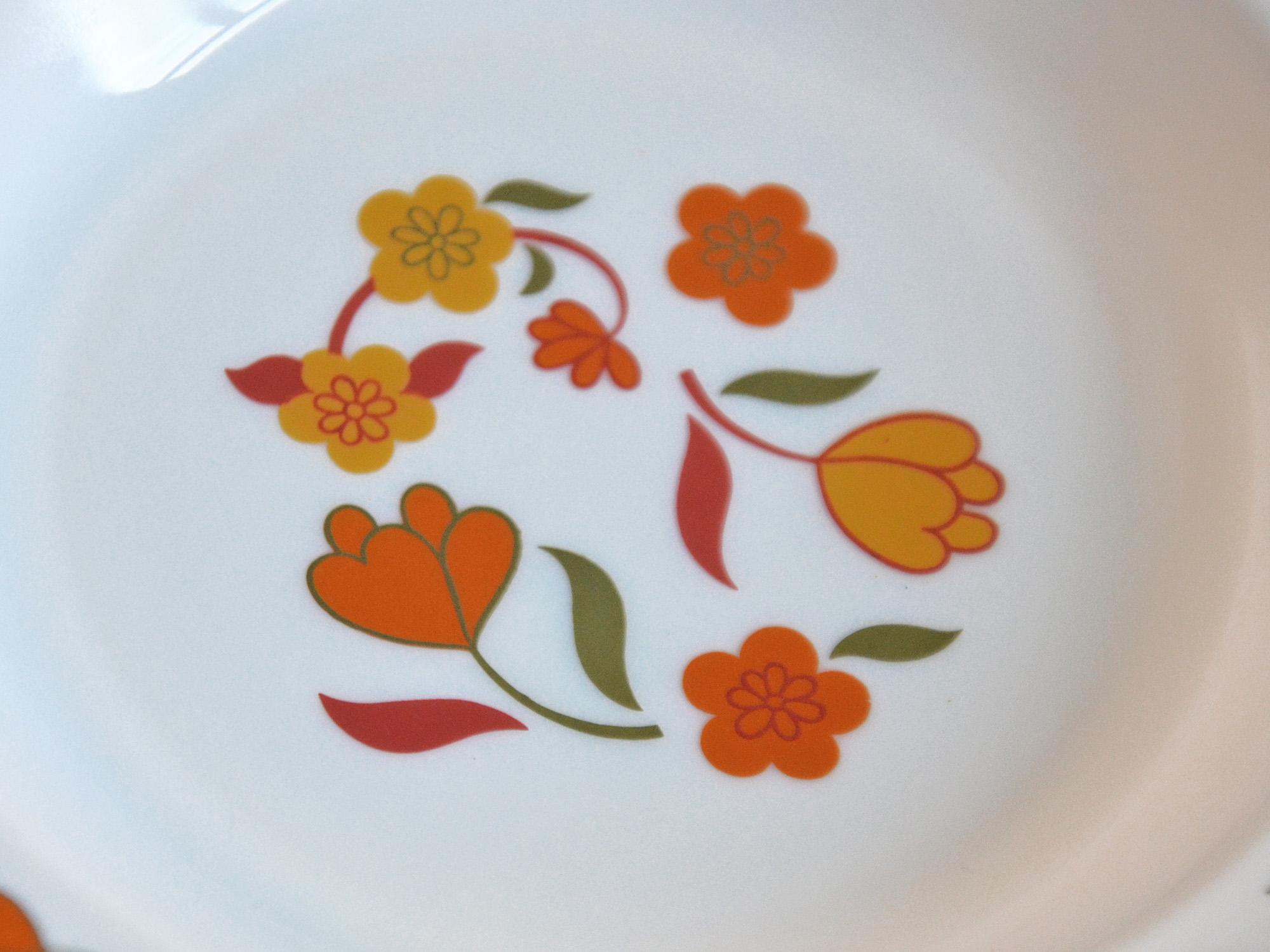 lot de 7 assiettes creuses ARCOPAL fleurs orange Vintage 70's - diam 21.5 cm