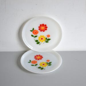 Vintage ARCOPAL set of dessert plates orange flowers 70s french kitchenware