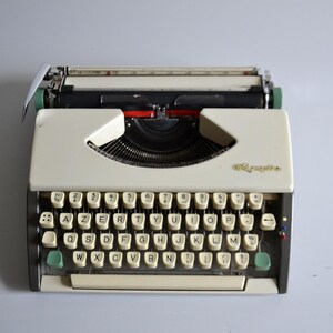 アンティーク　ヴィンテージ タイプライター ヴィンテージ OLYMPIA タイプライター、60 年代のオフィス装飾 - Etsy 日本