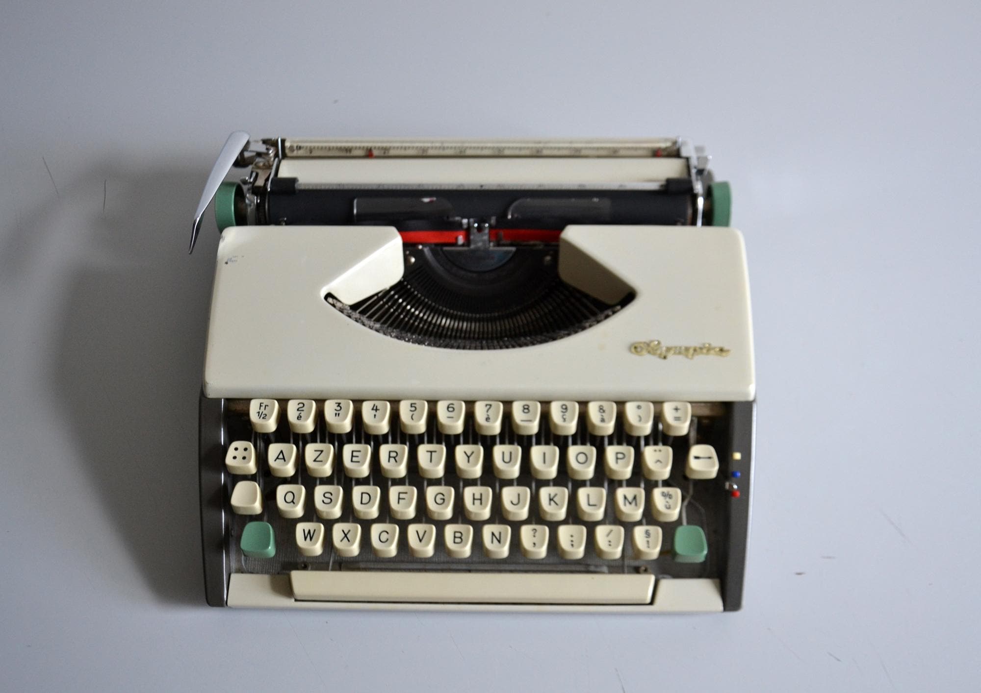 ヴィンテージ OLYMPIA タイプライター、60 年代のオフィス装飾 - Etsy 日本