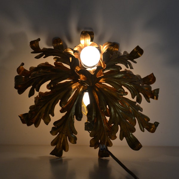 Applique plafonnier fleur en métal doré, style Hollywood Regency 2 ampoules