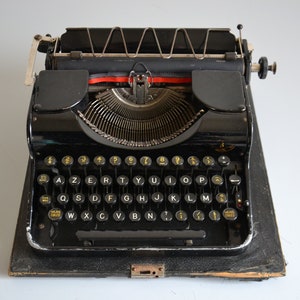 Vintage typewriter Erika 8, Working Condition, black Portable Antique Glass Keys