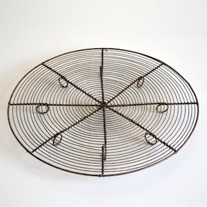 French vintage metal wire cooling rack trivet cake holder, diameter 27cm, kitchen wire rack pastry