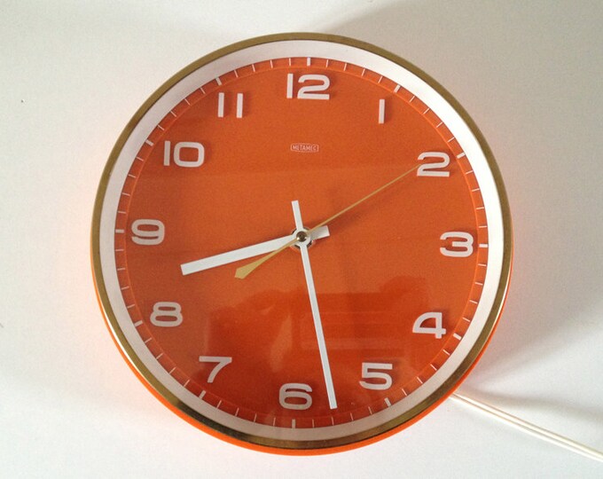 METAMEC Electric Wall Clock / Made in England / Vintage Orange Seventies / in Working Condition