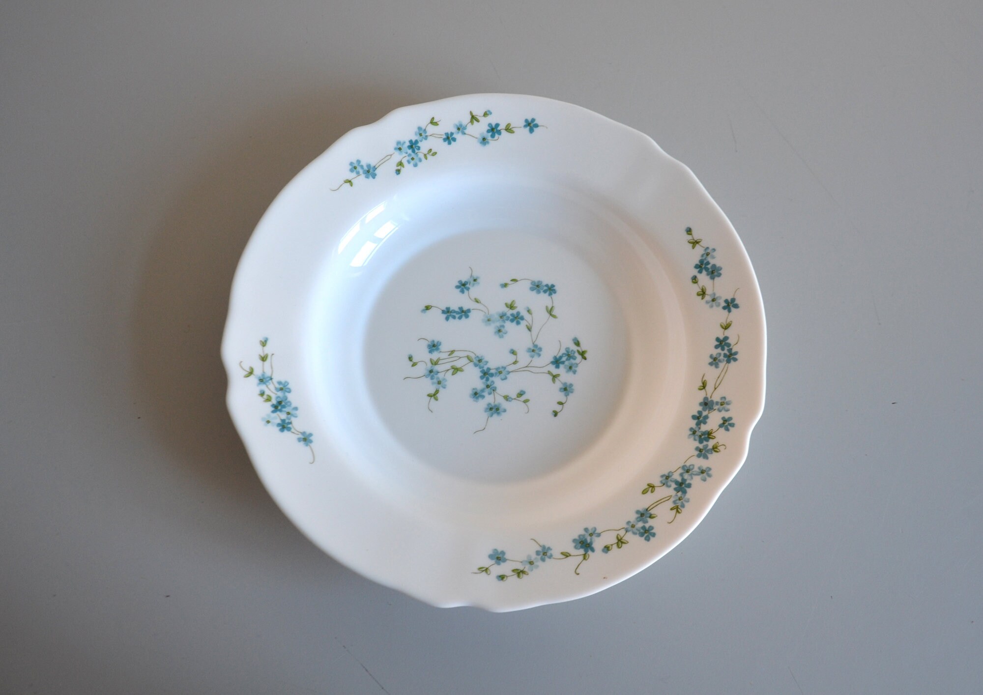 Plat de Service en Arcopal Motif Fleurs Bleues Myosotis Veronica Vintage Années 70