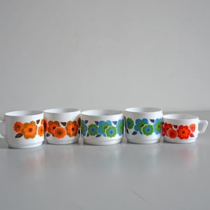 Set of 5 vintage cups Arcopal France LOTUS floral pattern