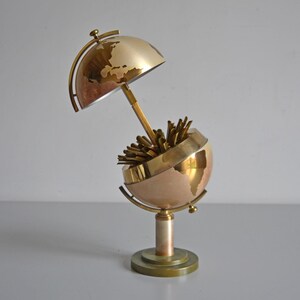 Dispensador de cigarrillos vintage, globo de oro