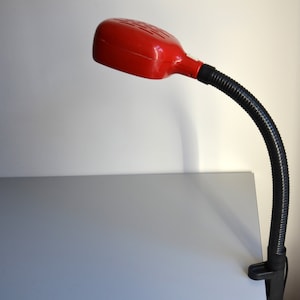 Vintage studio lamp, Articulated arm lamp, black and red vise lamp 70s