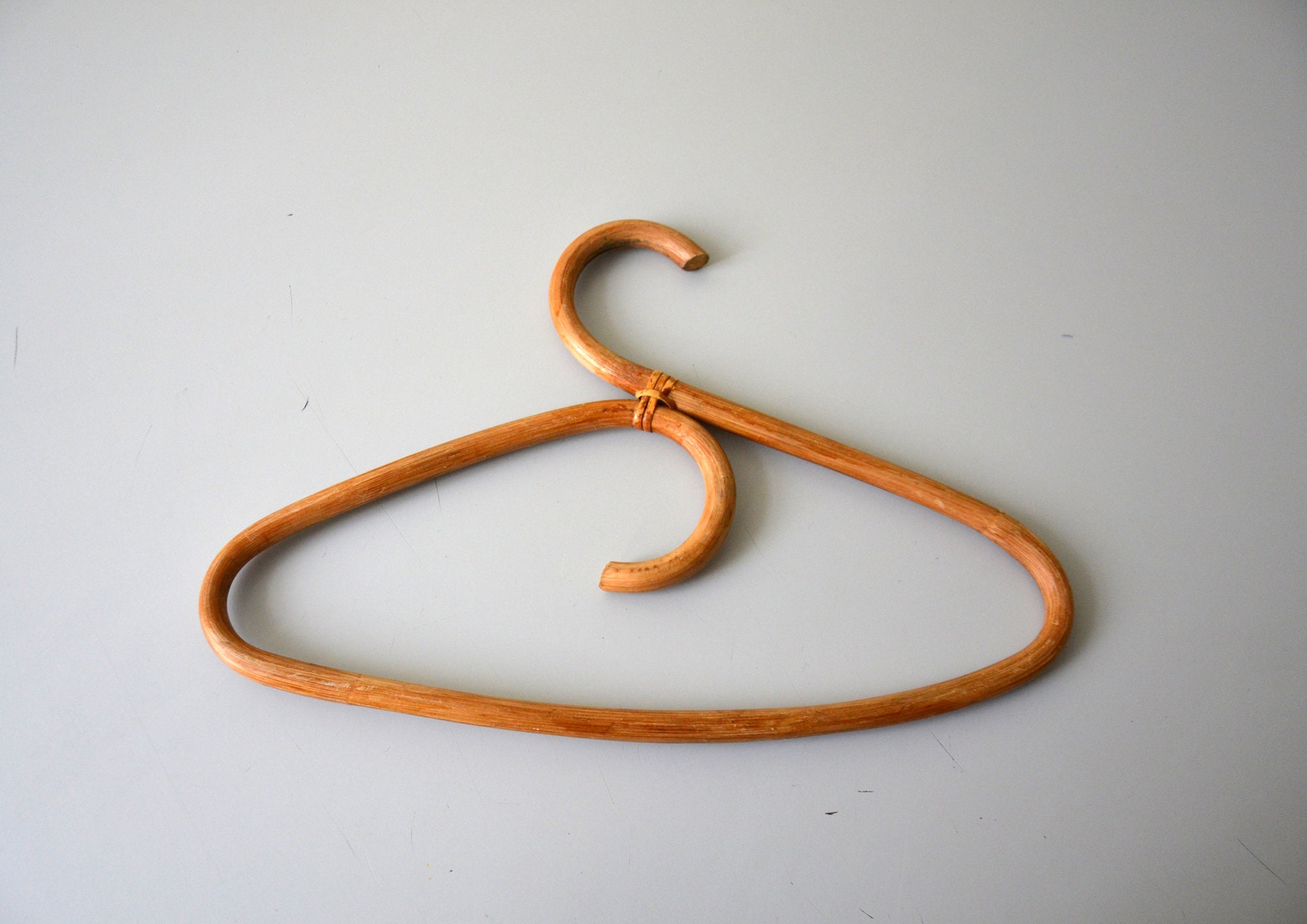 Cintre Vintage en Rotin Années 60