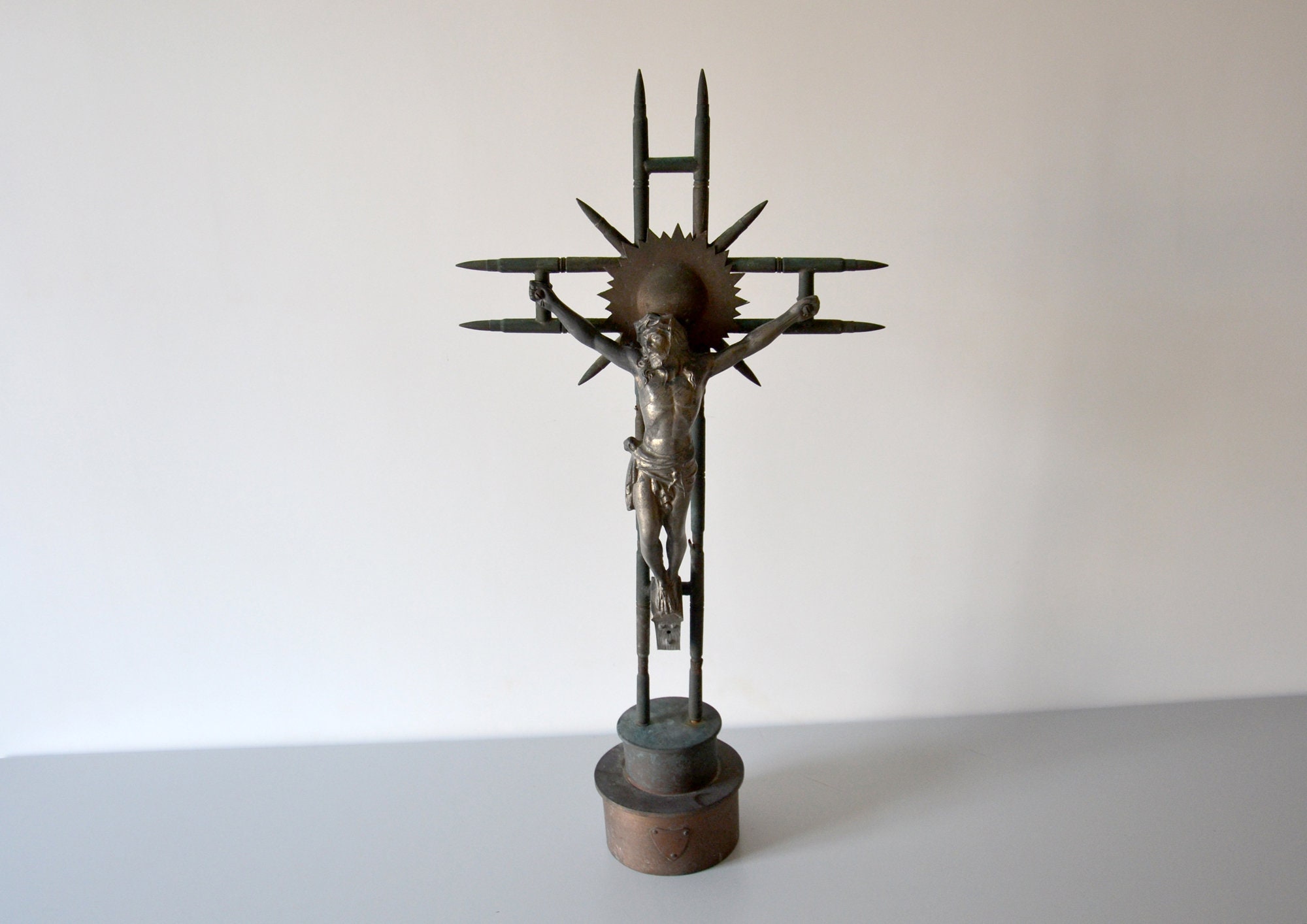 Ancien Crucifix de Soldat Réalisé à Partir d'obus et Cartouches