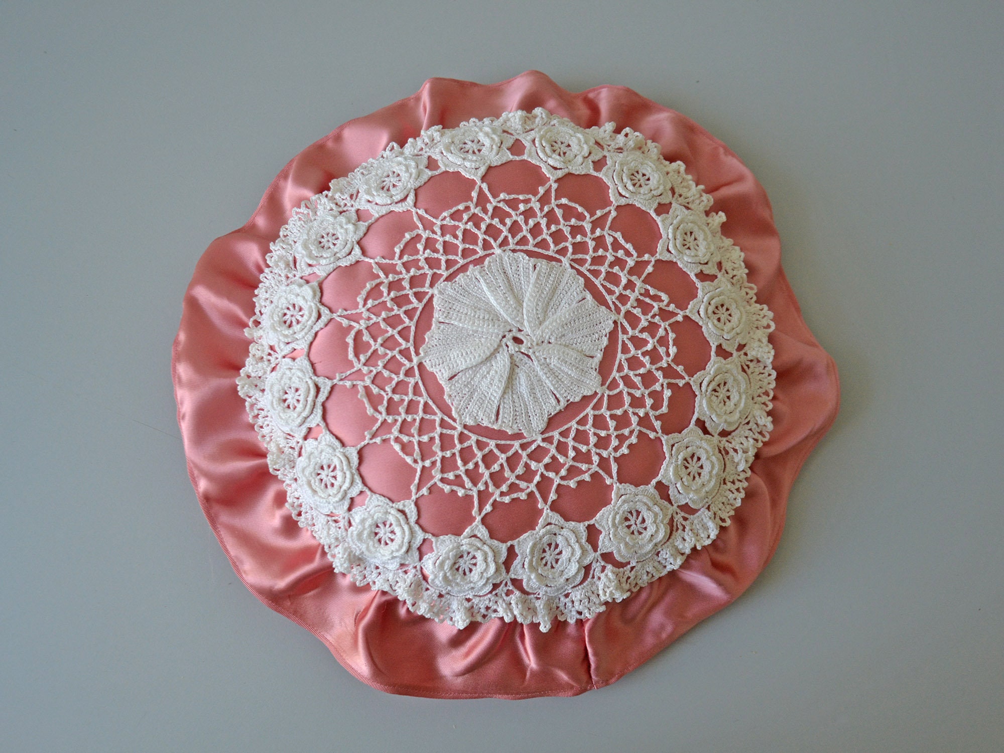 Coussin Vintage Rond en Broderie Napperon Rose Bonbon/style Shabby Chic Décoration Intérieur Françai