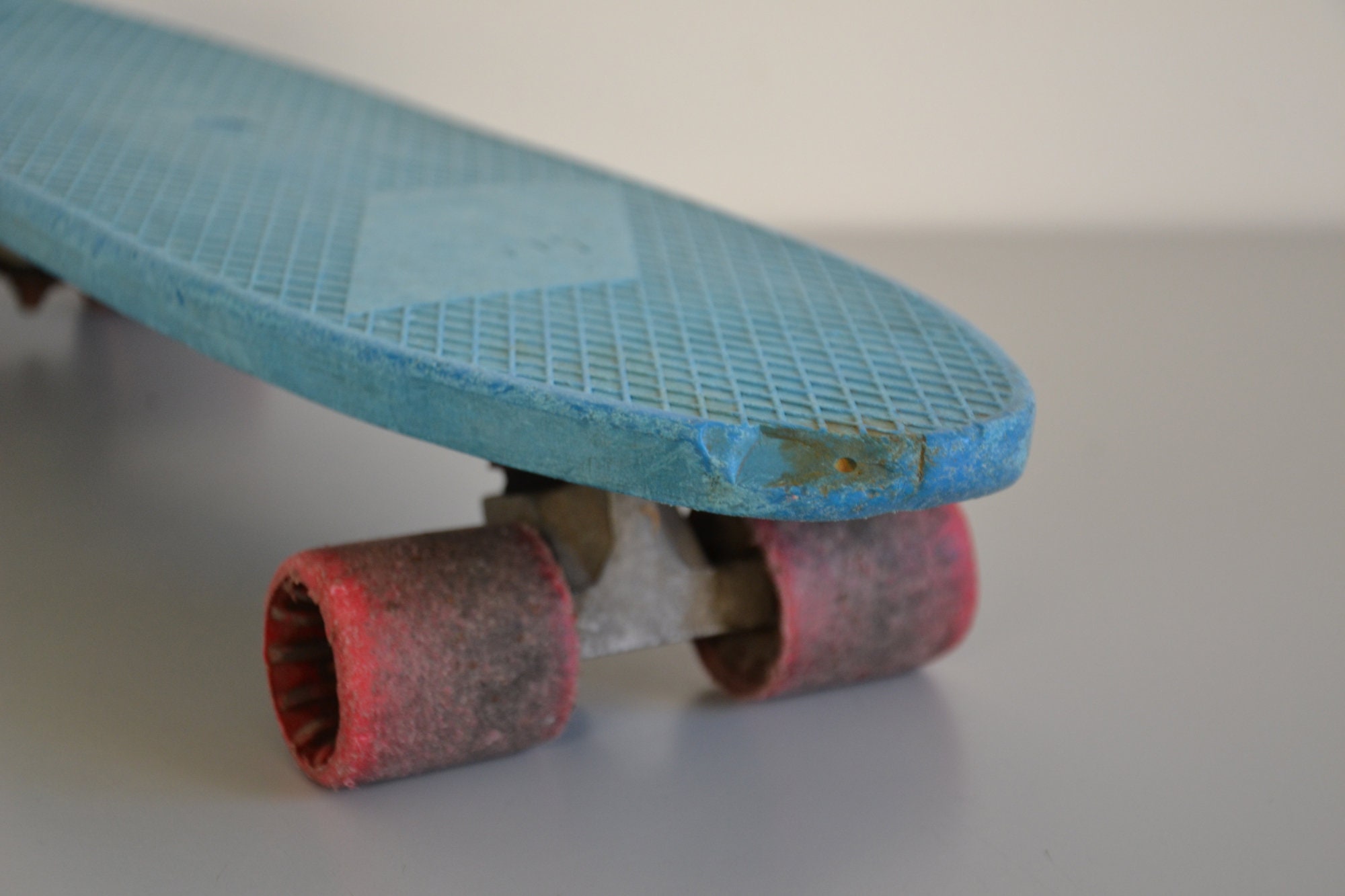 Skateboard Vintage Années 70 – Deck Logos Connoisseur – Camions ACS 580 – Roues OJ