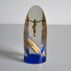 Vintage crucifix in lucite, inclusion resin with ear of corn