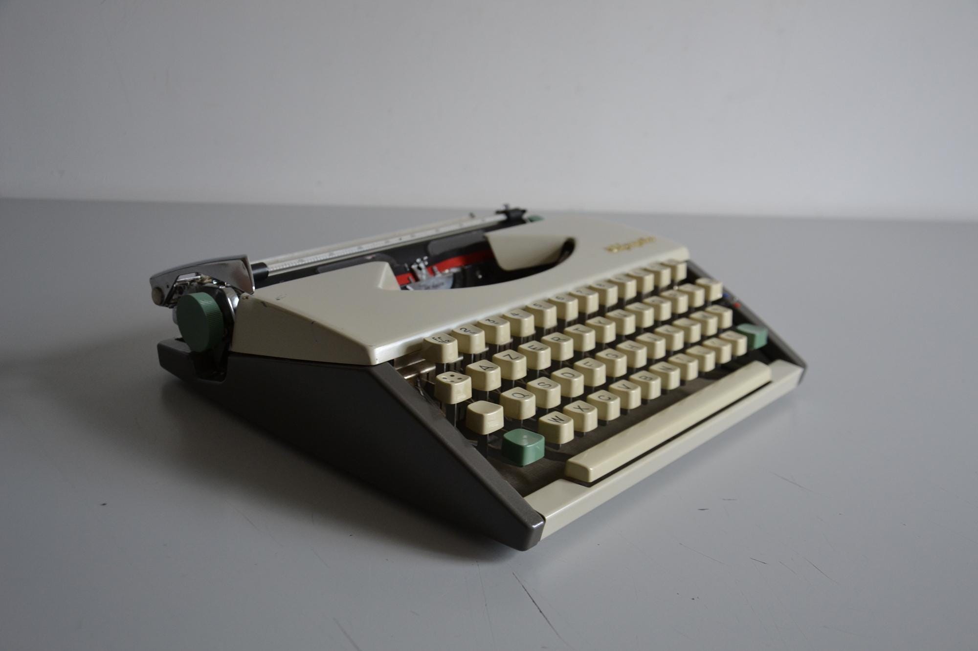 ヴィンテージ OLYMPIA タイプライター、60 年代のオフィス装飾 - Etsy 日本