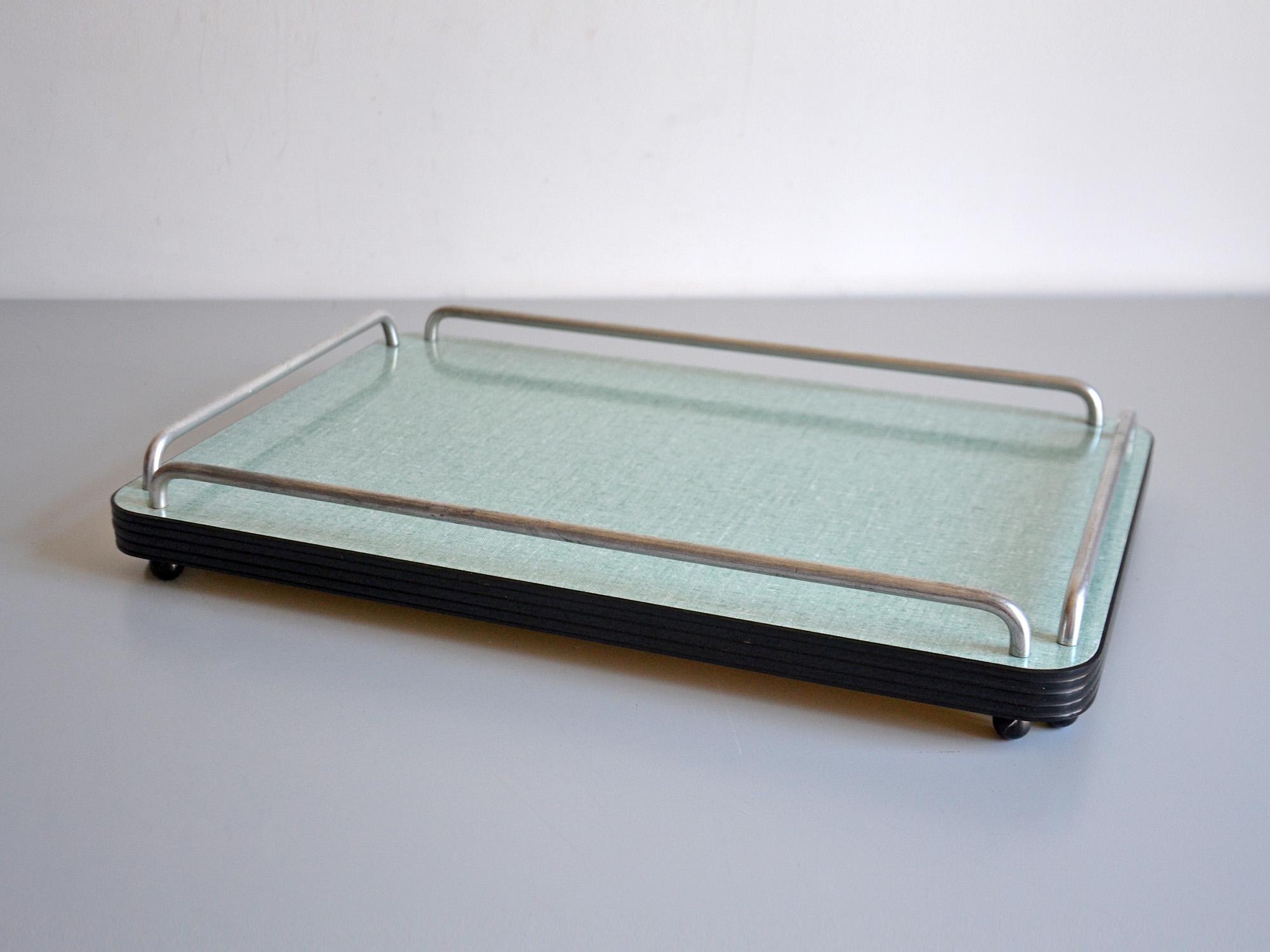 Plat de service métal argenté vintage et son plat en pyrex - Arts de la table Plat de service métal argenté vintage et son plat en pyrex - Arts de la table