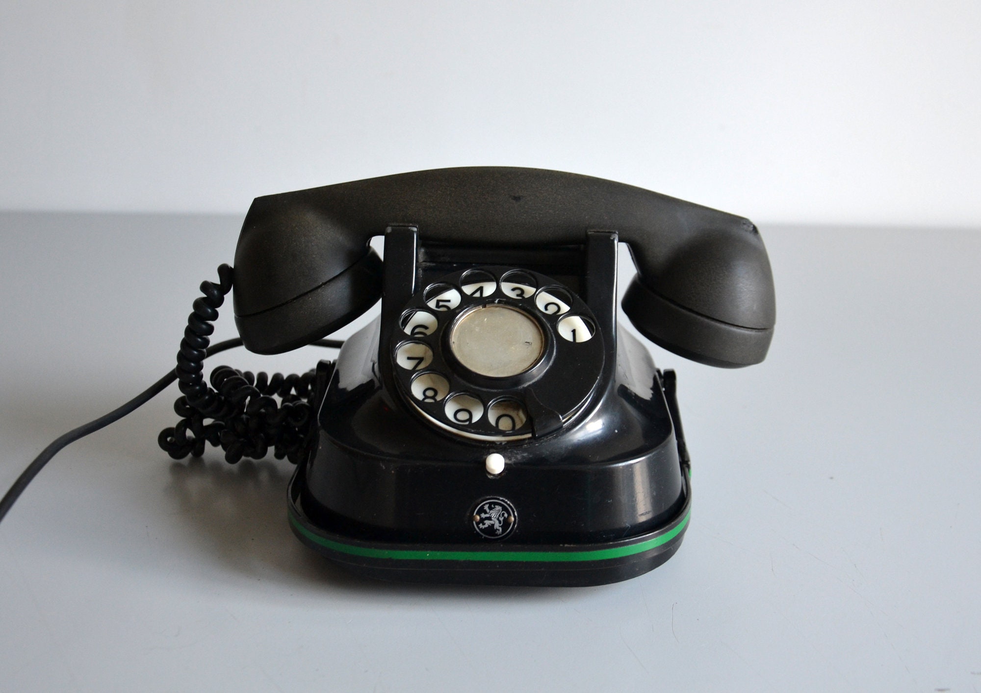 Téléphone fixe vintage bakélite ivoire - Années 60