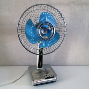 Vintage desk fan HITACHI made in Japan - 3 speed oscillating fan