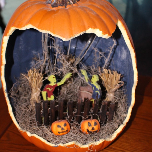 Halloween Pumpkin Diorama - Zombie Invasion