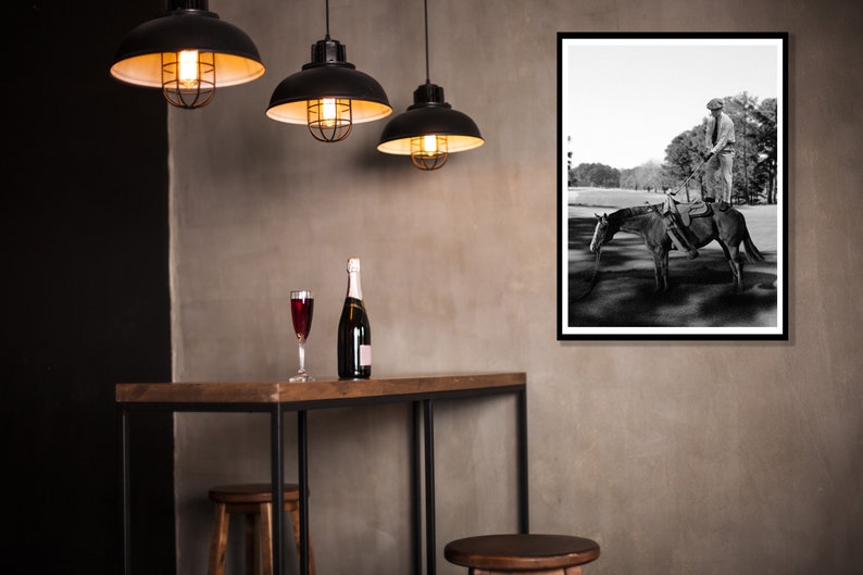Vintage GOLF-affisch, utslagning från en häst, hästcaddy-golffotografi, svartvit konst, vintage golfare för sportbar, golfväggkonst bild 2