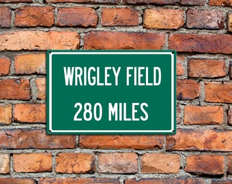 Panneau de distance d’autoroute en aluminium personnalisé à Wrigley Field Accueil des Cubs de Chicago Baseball personnalisé Votre texte Panneau en aluminium Grand cadeau
