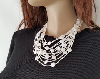 Collier Créateur Grand Pendentif En Nacre Multirang Avec Rocaille Et Bois - Longueur ~43 Cm