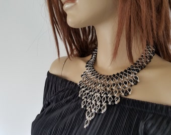 Verklaring Bib ketting zwart, kralen sieraden, trapsgewijze ketting, zwarte sieraden, bruiloft ketting, Holiday Party sieraden, bruidsmeisje geschenken