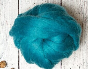 23 micron Ethical Merino Wool Roving 4oz Top Fiber, Nuno Wet and Needle Felting, Spinning Tapestry Weaving, Non-mulesed sheep, Turquoise