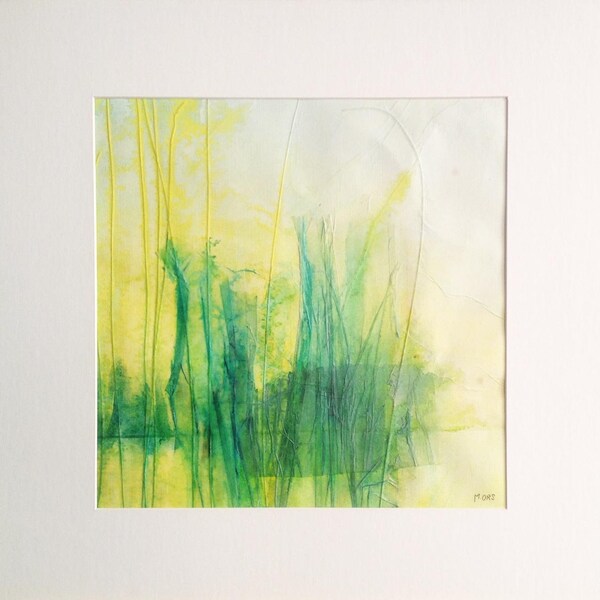 Peinture abstraite aquarelle et collage sur toile, paysage d'eau en vert et jaune, avec passe-partout carton blanc.